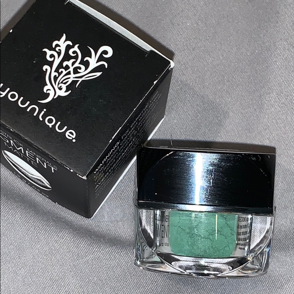 Moodstruck mineral pigment